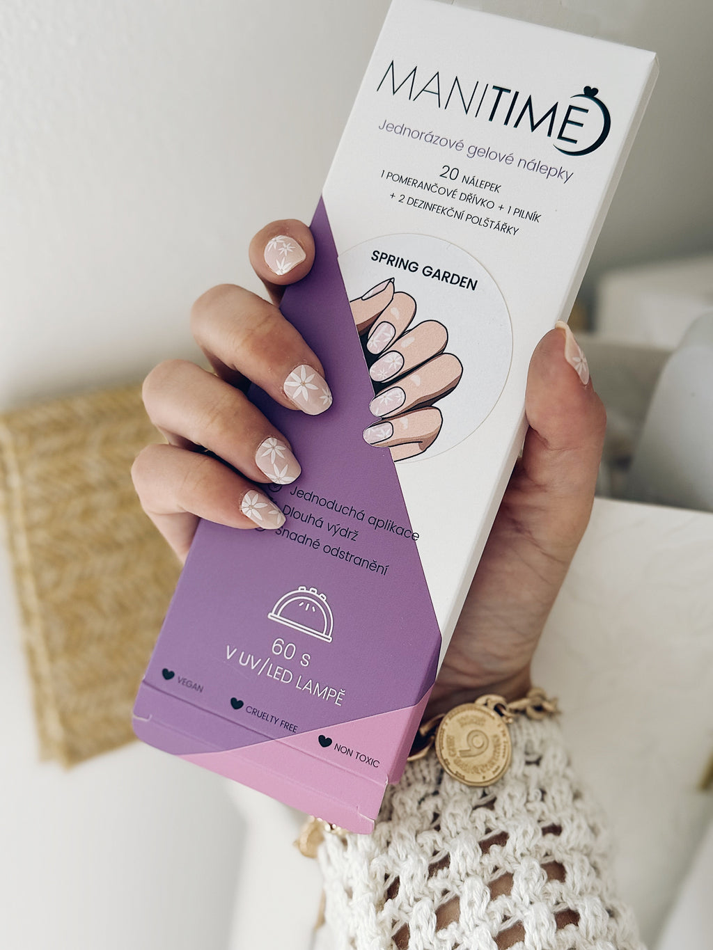 Spring Garden semi-cured gel nail strips by MANITIME – detail 10