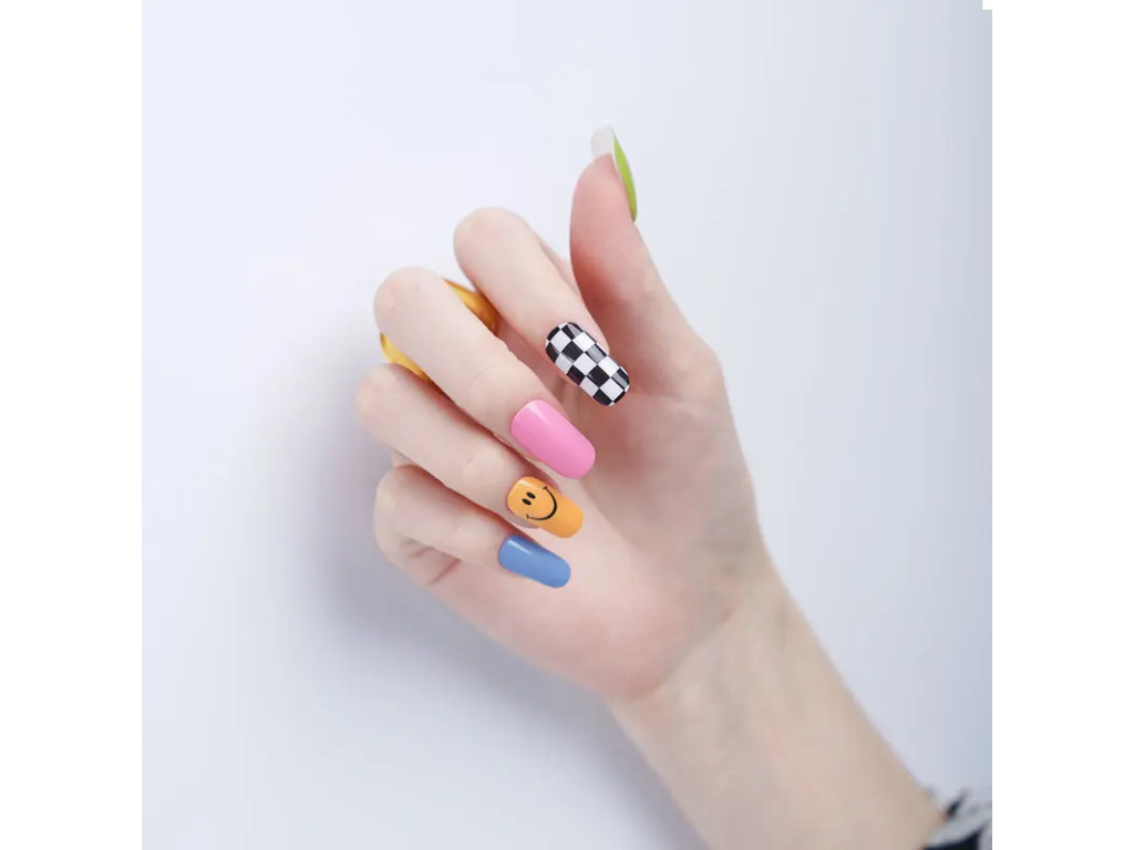 Playful Vibes semi-cured gel nail strips by MANITIME – detail 3