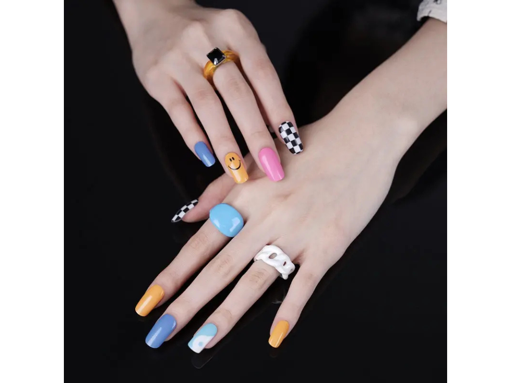 Playful Vibes semi-cured gel nail strips by MANITIME – detail 2