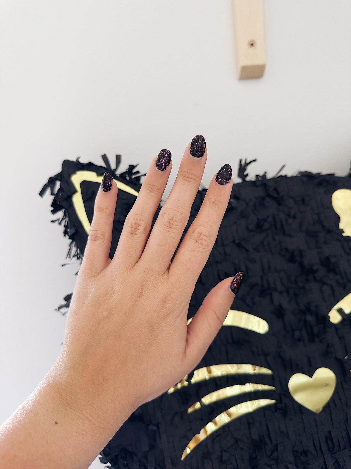 Nightfall Sparkle semi-cured gel nail strips by MANITIME – detail 3