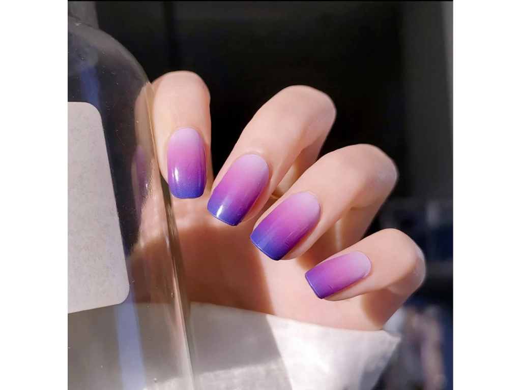 Hypnotic Wave semi-cured gel nail strips by MANITIME – detail 2