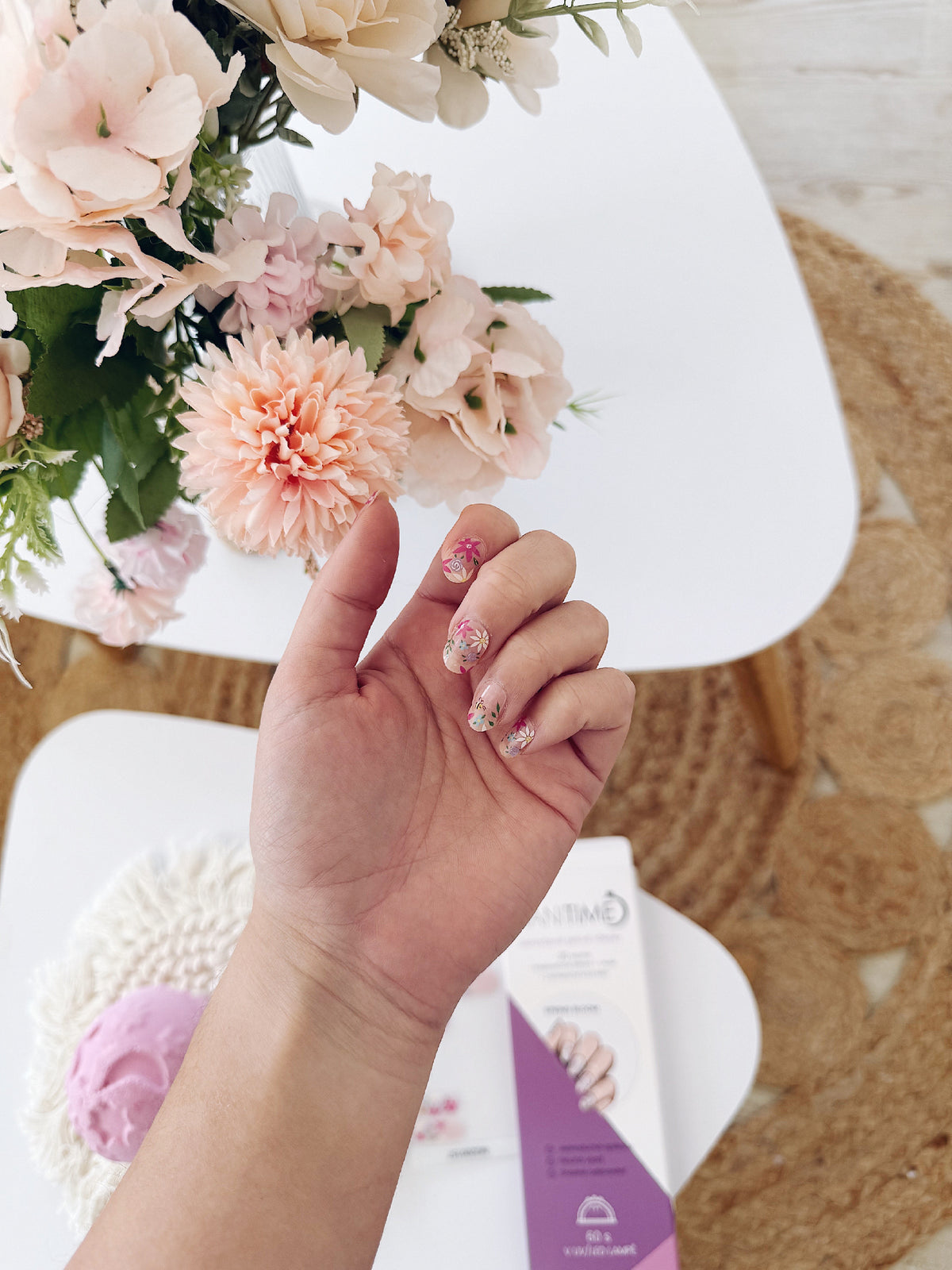 Spring Bloom semi-cured gel nail strips by MANITIME – detail 4