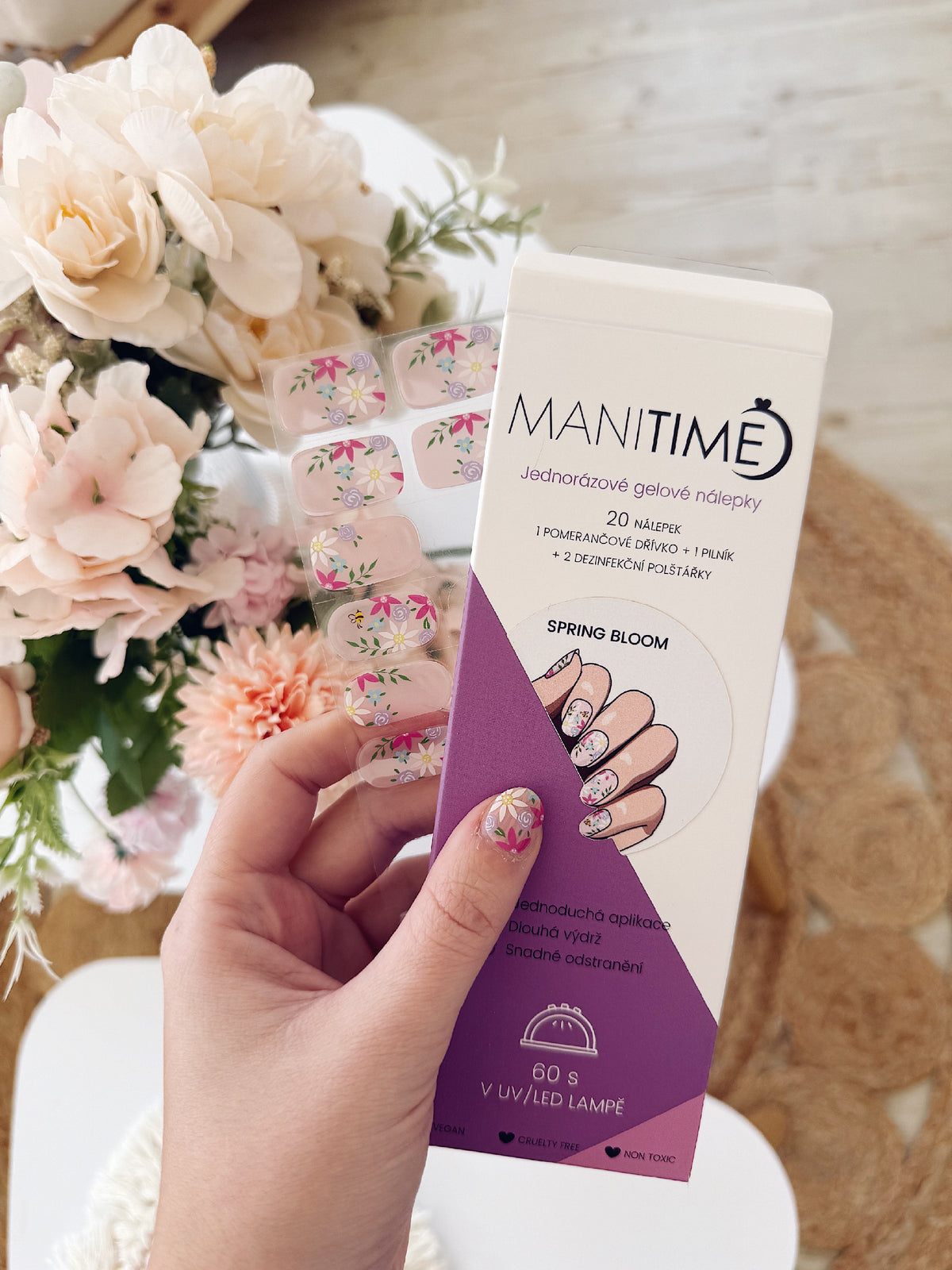 Spring Bloom semi-cured gel nail strips by MANITIME – detail 5