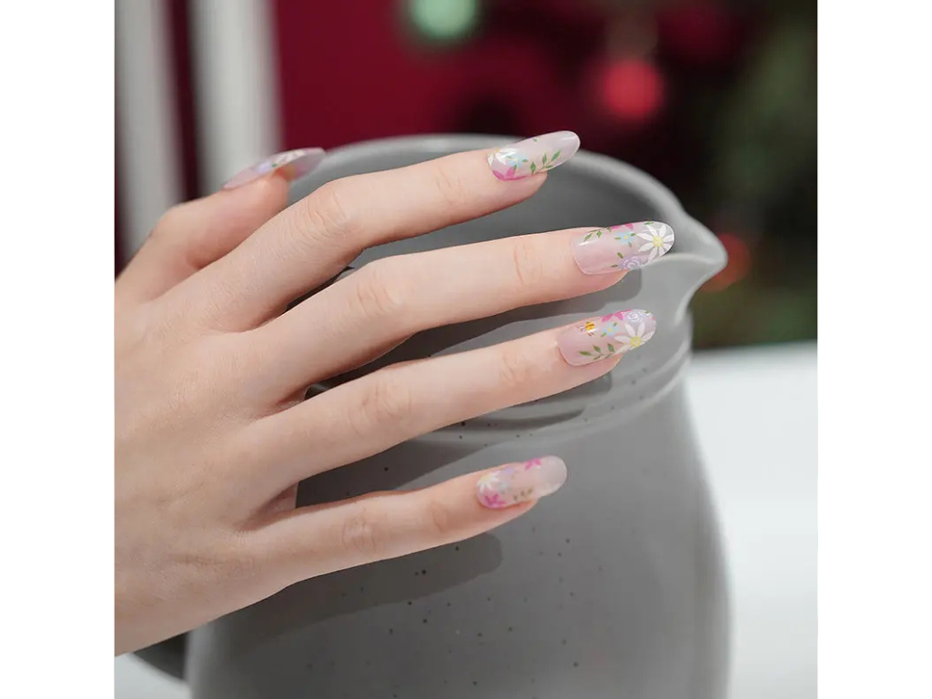 Spring Bloom semi-cured gel nail strips by MANITIME – detail 2