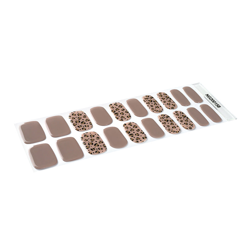 Wild Chic semi-cured gel nail strips by MANITIME – detail 5
