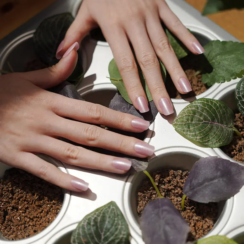 Pearl Pink semi-cured gel nail strips by MANITIME – detail 2