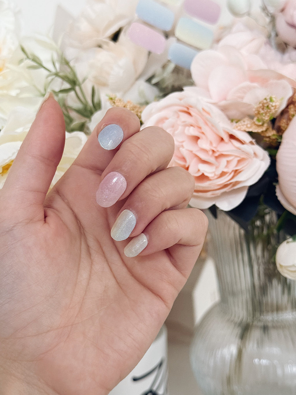 Pink Bloom semi-cured gel nail strips by MANITIME – detail 3