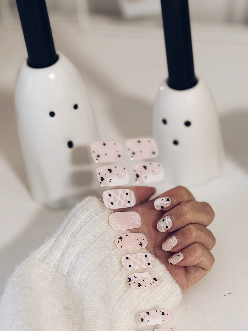 Cute & Creepy semi-cured gel nail strips by MANITIME – detail 6