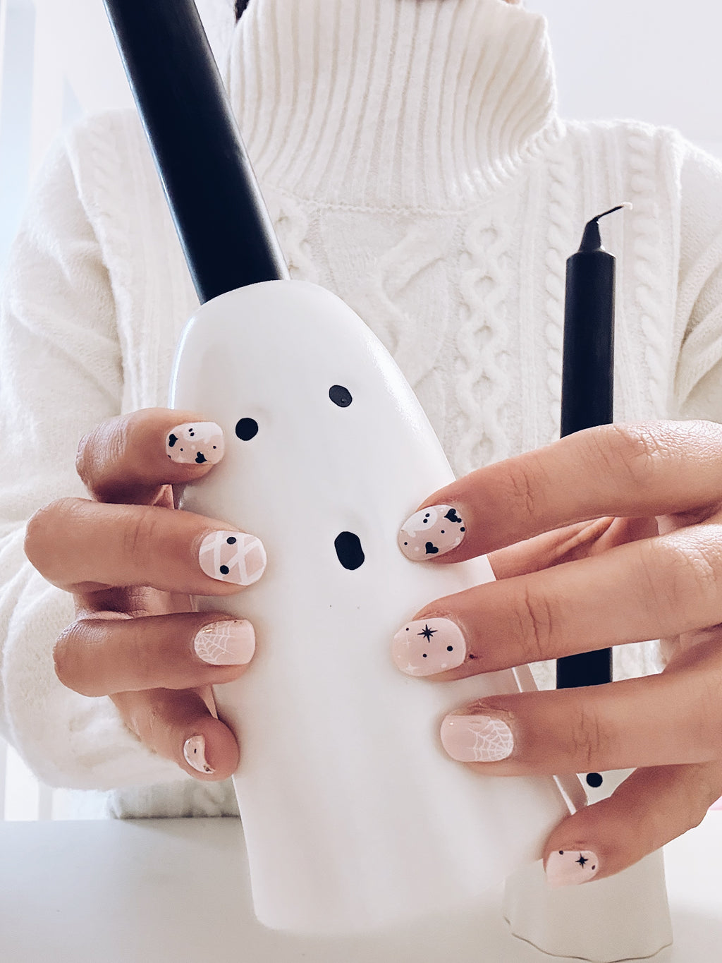 Cute & Creepy semi-cured gel nail strips by MANITIME – detail 4