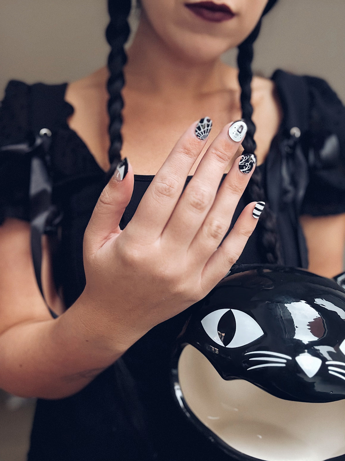 Gothic Wednesday semi-cured gel nail strips by MANITIME – detail 5