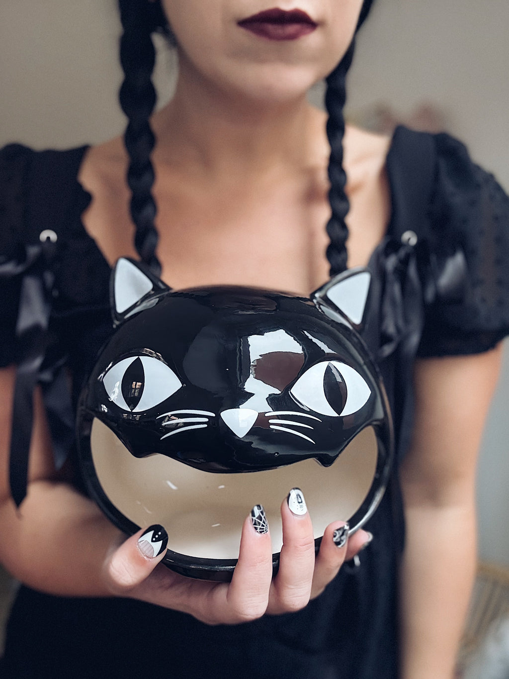 Gothic Wednesday semi-cured gel nail strips by MANITIME – detail 6